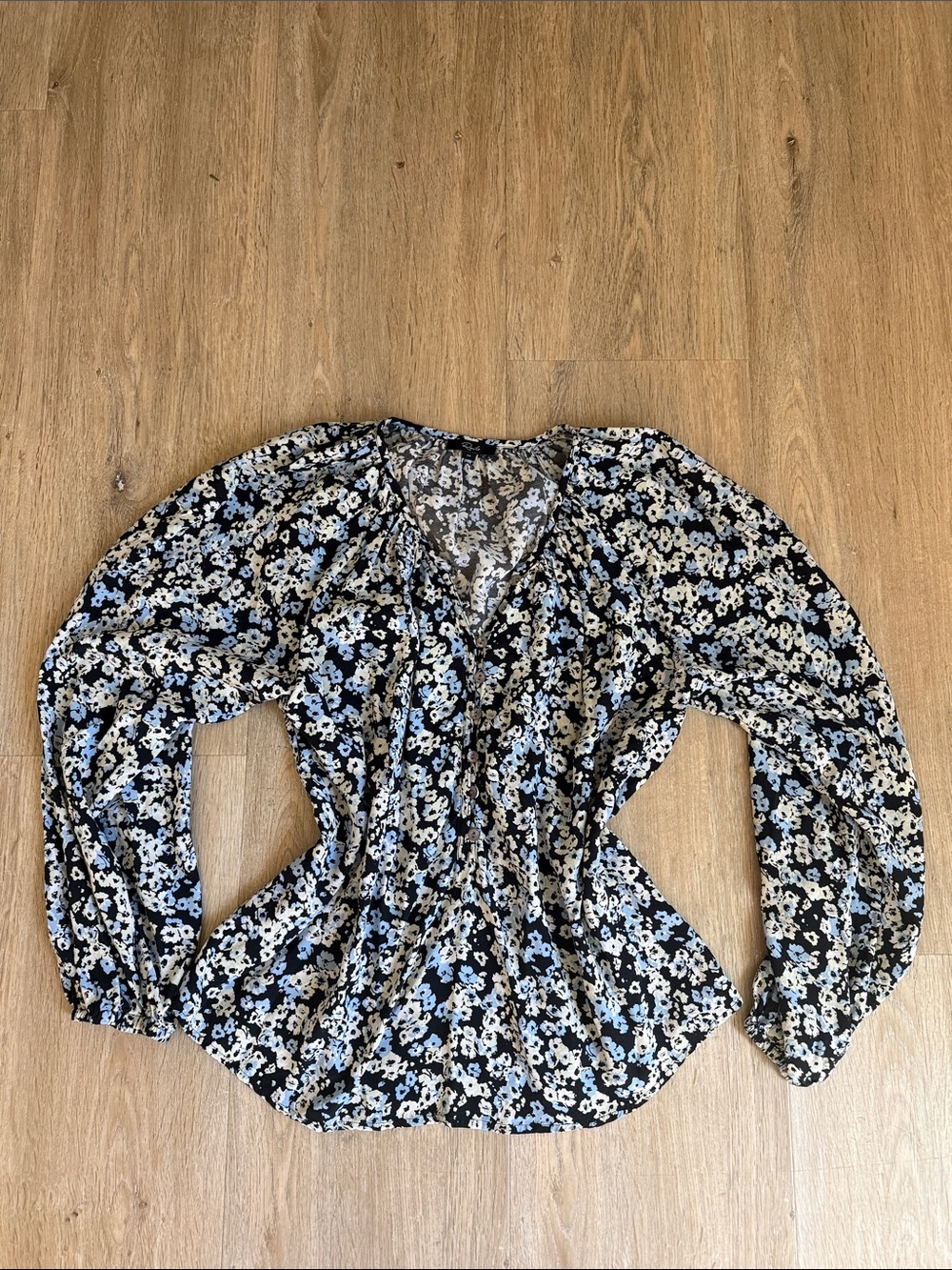 Rails Black Floral V-Neck Blouse with Blue and White Flowers M